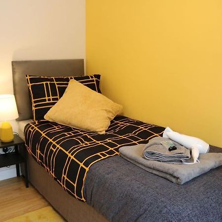 Elegant Room In Stylish House Milton Keynes Ngoại thất bức ảnh