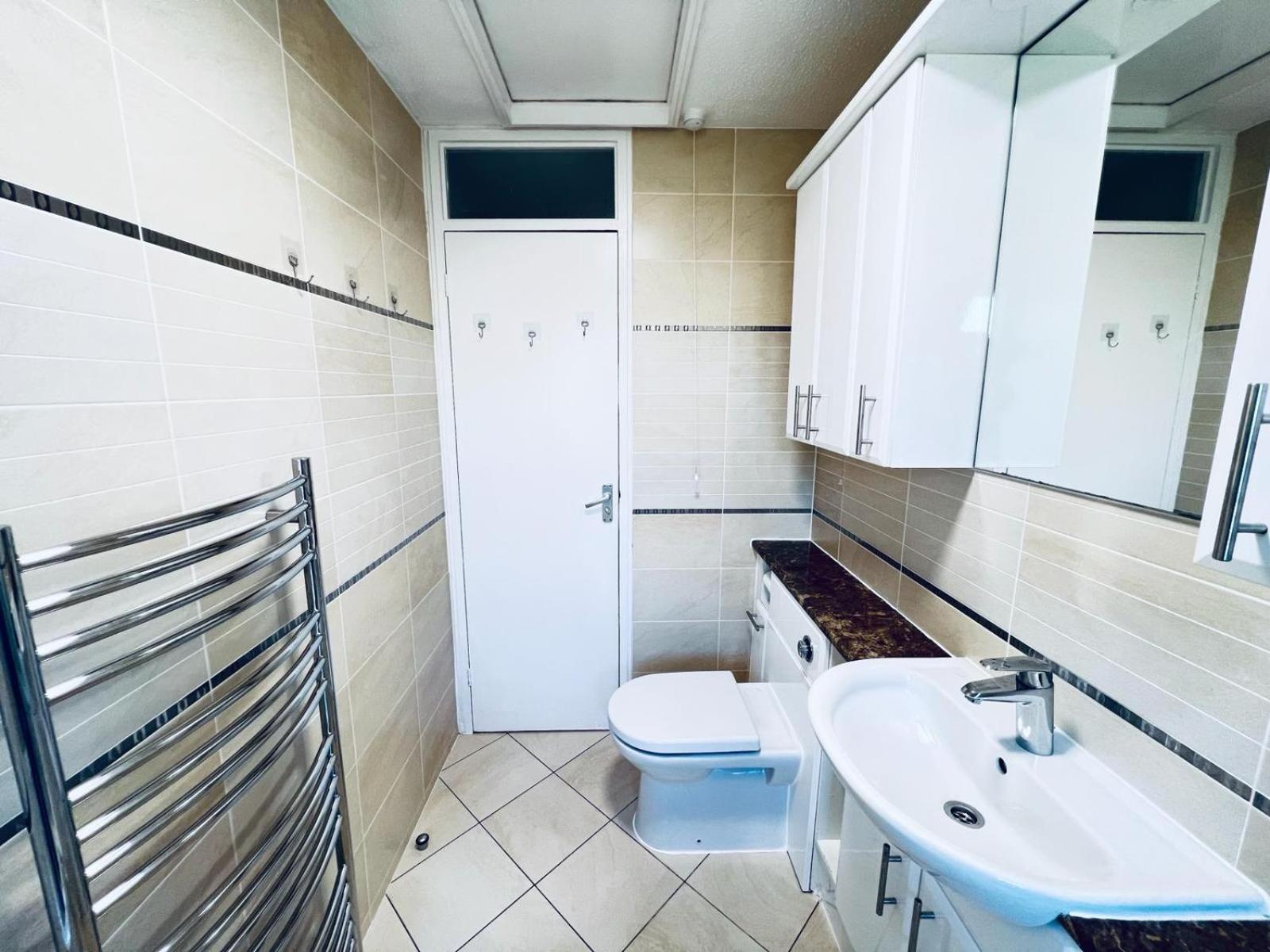 Elegant Room In Stylish House Milton Keynes Ngoại thất bức ảnh