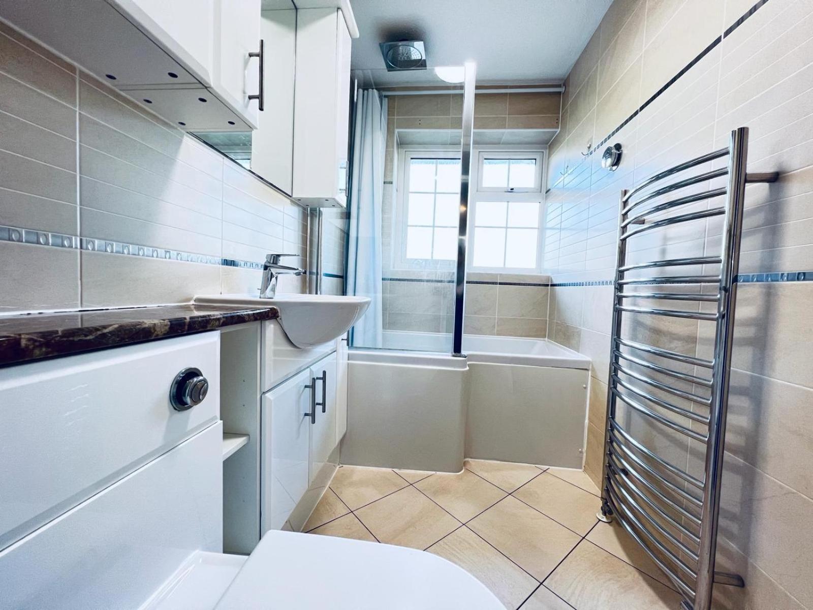 Elegant Room In Stylish House Milton Keynes Ngoại thất bức ảnh