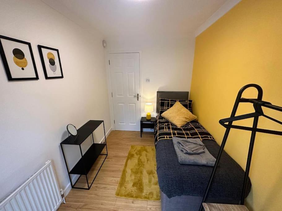 Elegant Room In Stylish House Milton Keynes Ngoại thất bức ảnh