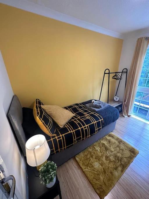 Elegant Room In Stylish House Milton Keynes Ngoại thất bức ảnh